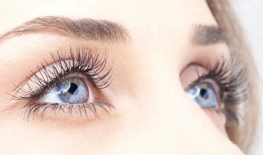 Fouten in wimperlifting: gekrulde of sterk gekrulde wimpers herstellen